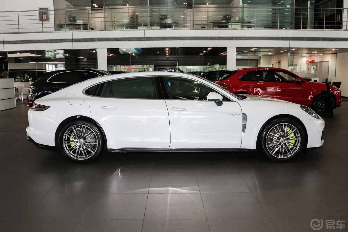 Panamera E-HybridPanamera 4 E-Hybrid 行政加长版 2.9T外观