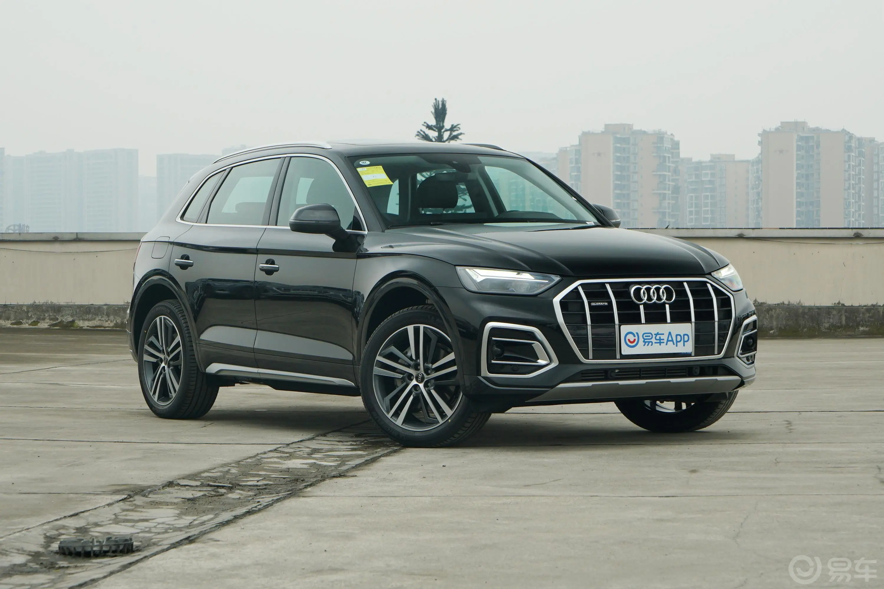 奥迪Q5L40 TFSI 时尚致雅型胎压信息铭牌