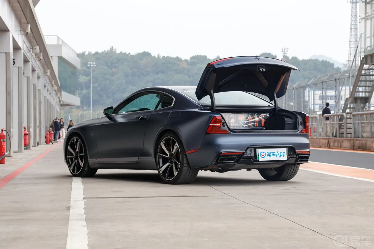 Polestar 12.0T 135km 标准型后备厢开启45度侧拍