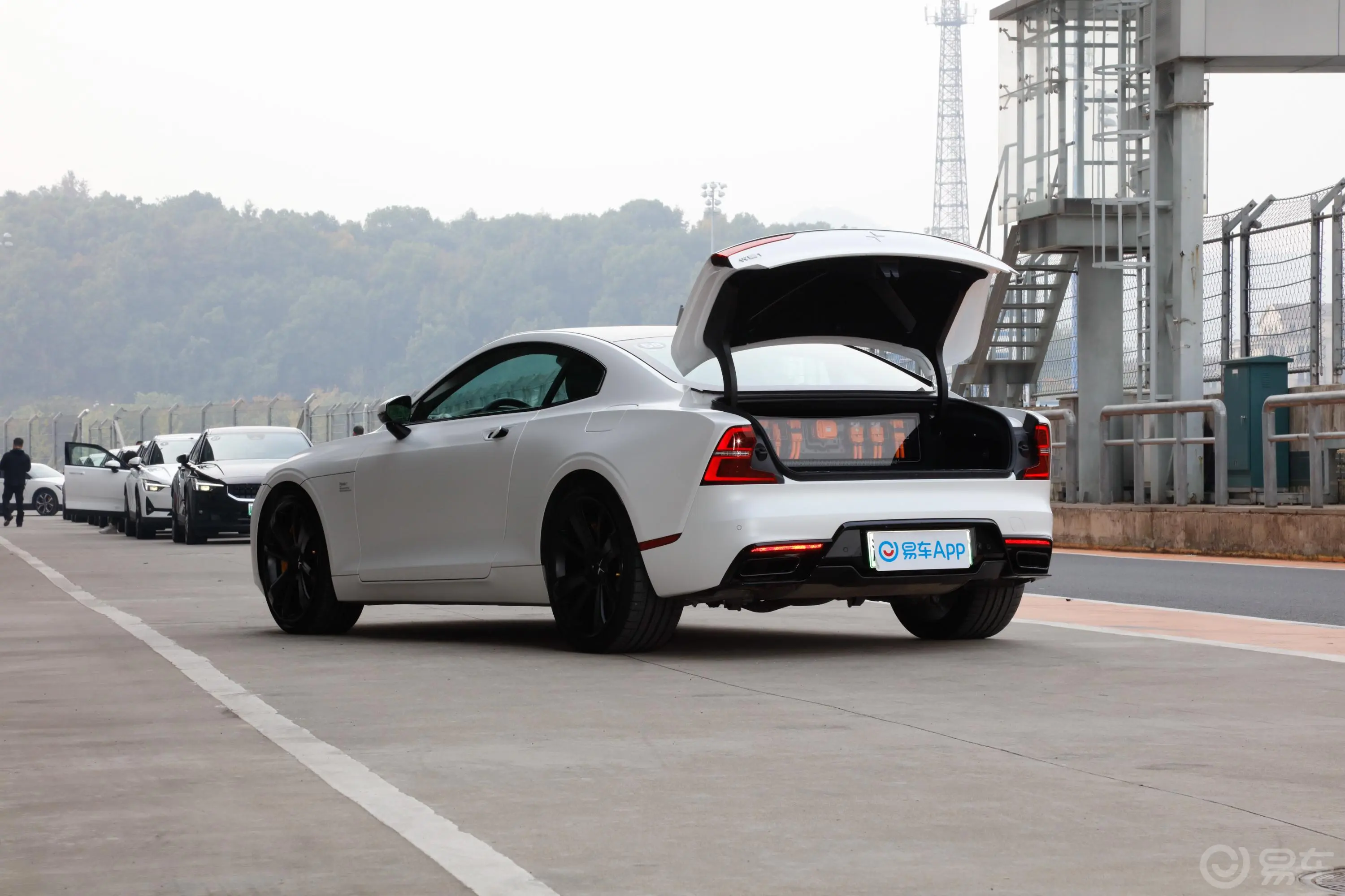 Polestar 12.0T 135km 标准型后备厢开启45度侧拍