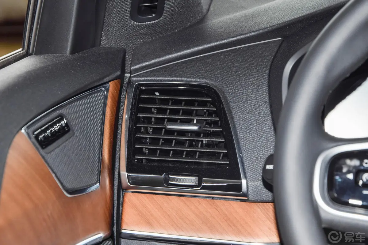 沃尔沃XC90B6 智逸豪华版 7座内饰