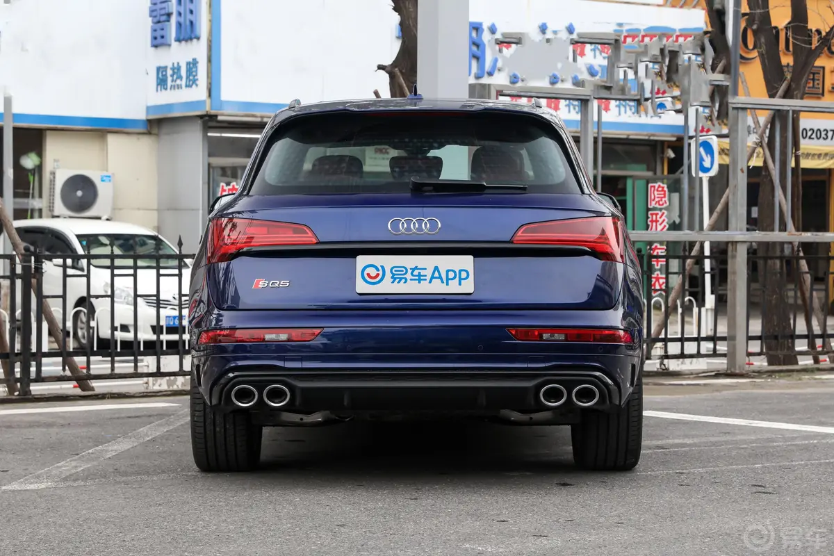 奥迪SQ53.0T quattro正后水平