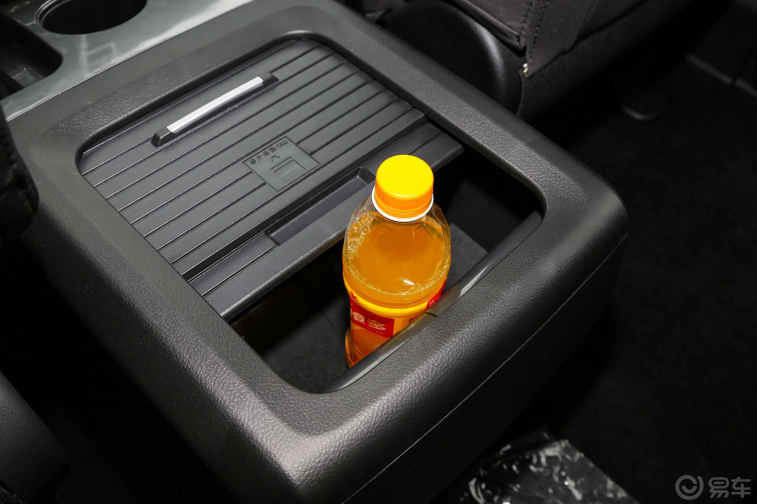 菱智PLUS2.0L 手动 舒适型 9座 CNG后排空间