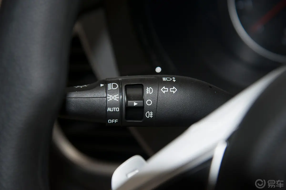 KX3傲跑1.5L CVT 舒适版灯光控制区