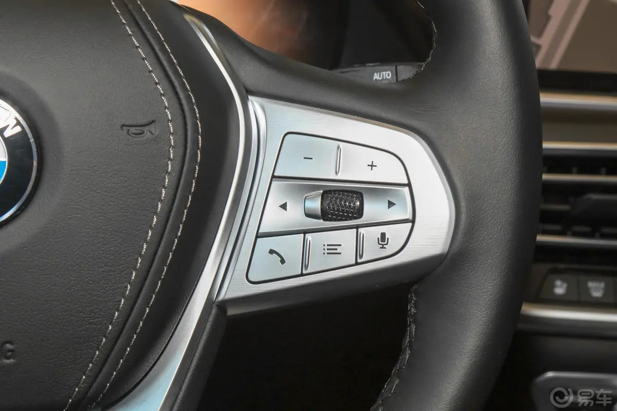 宝马X7改款 xDrive40i 领先型 豪华套装右侧方向盘功能按键