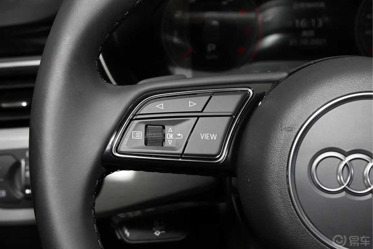 奥迪A5Sportback 40 TFSI quattro 豪华动感型左侧方向盘功能按键