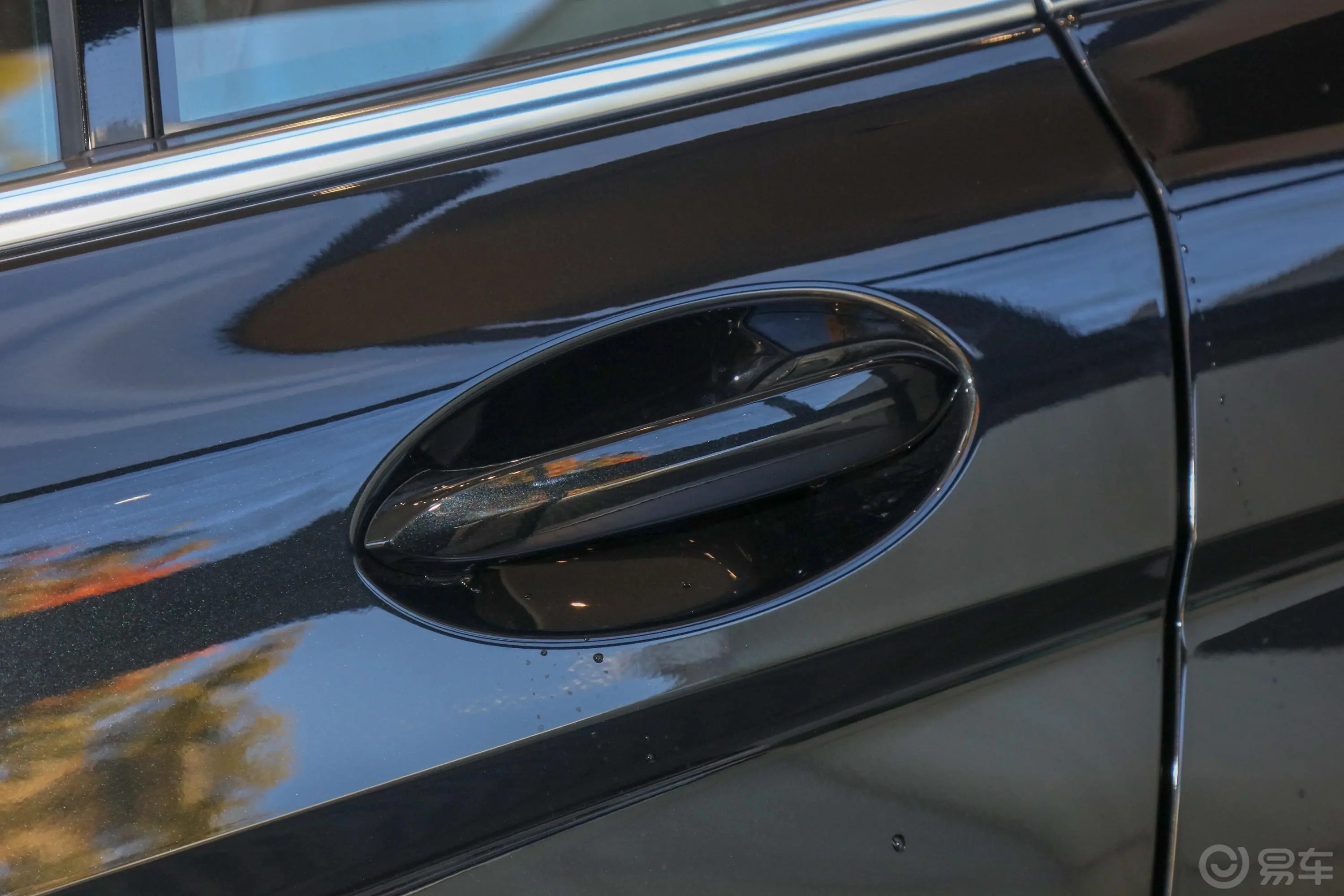 宝马X7改款 xDrive40i 领先型 豪华套装驾驶员侧后门把手