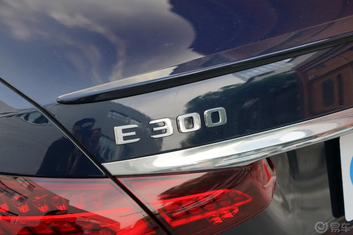 奔驰E级(进口)改款 E 300 运动版外观