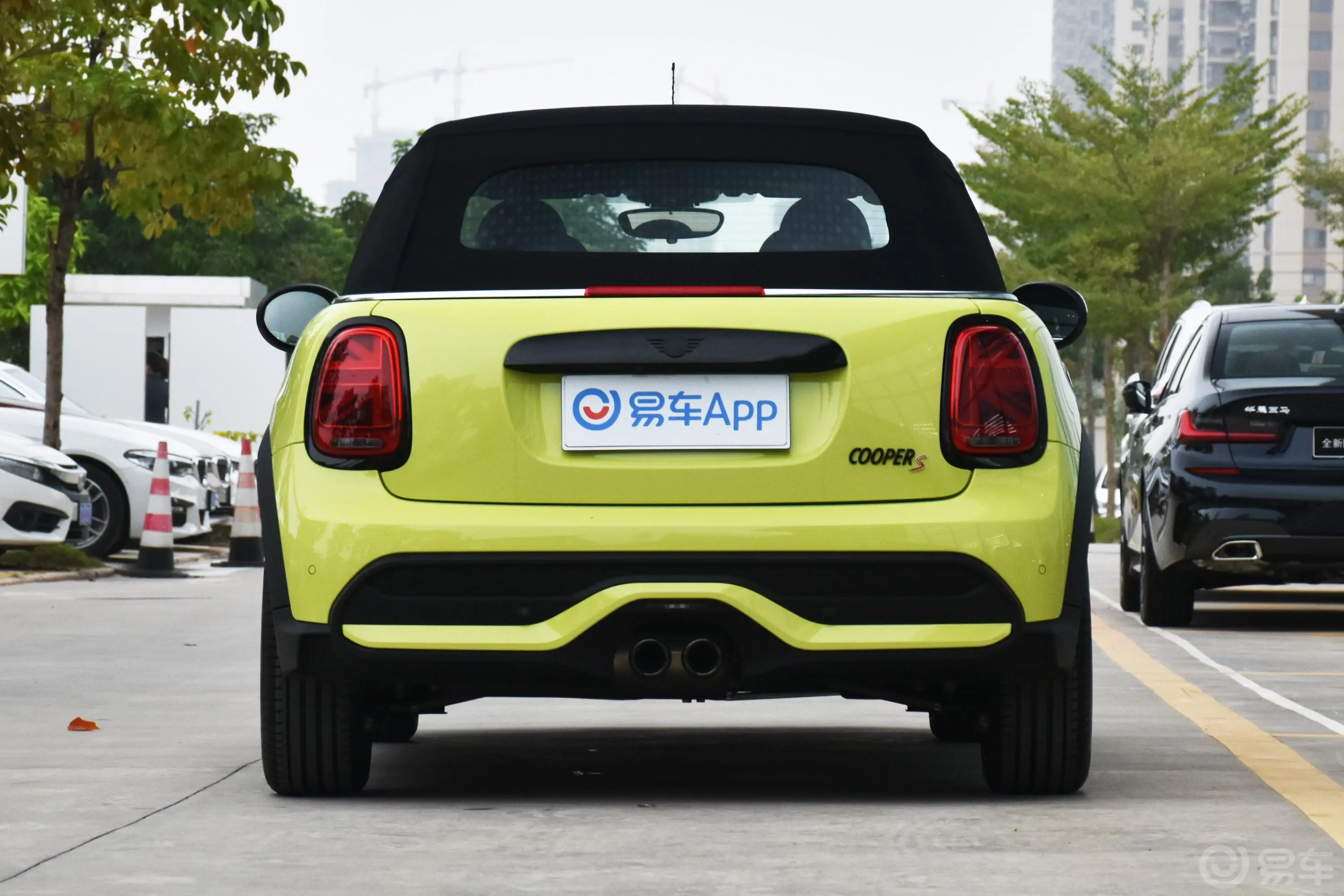 MINI CABRIO改款 2.0T COOPER S CABRIO 经典派正后水平