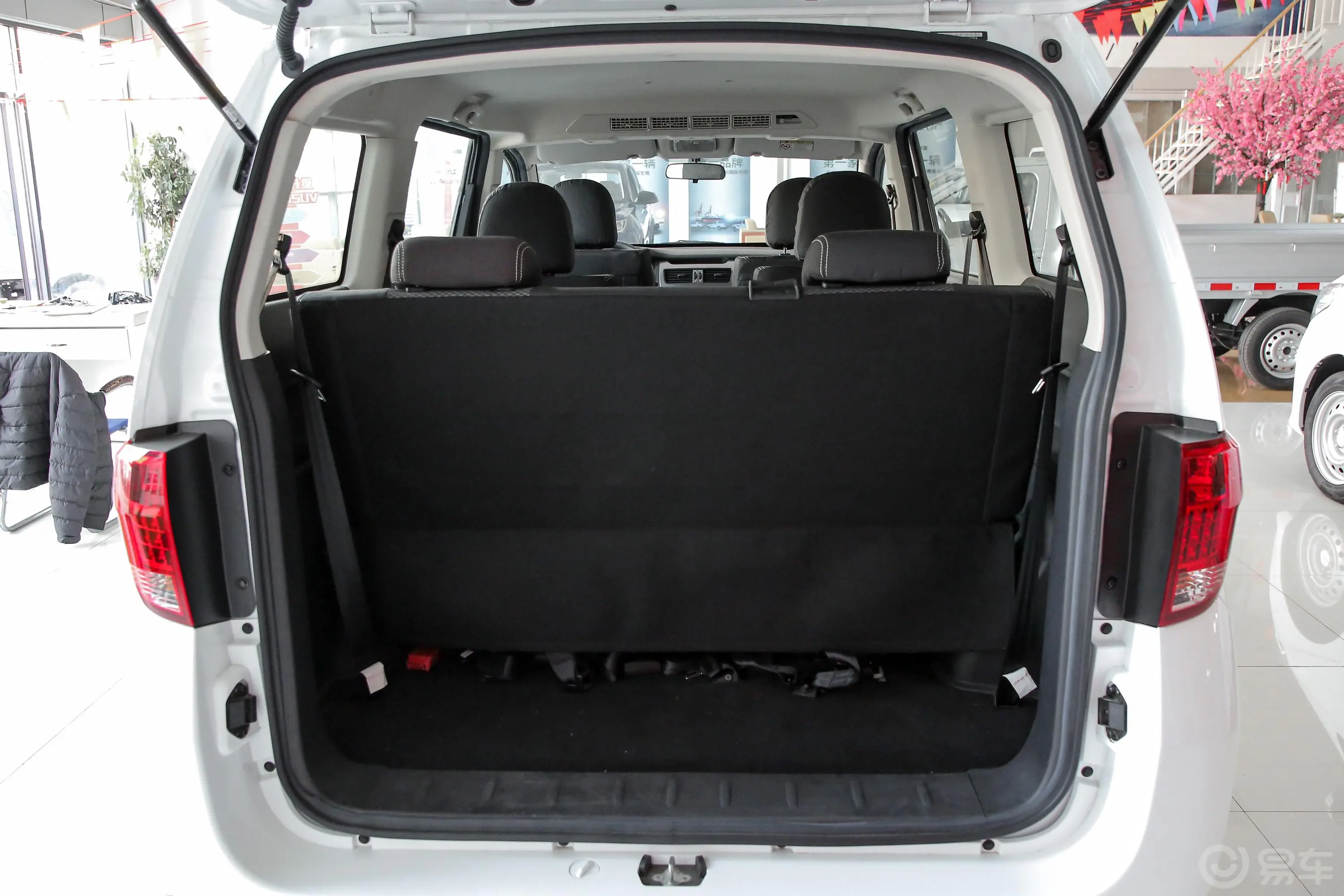 斯派卡改款2 1.5L CVT 舒适型后备厢空间特写