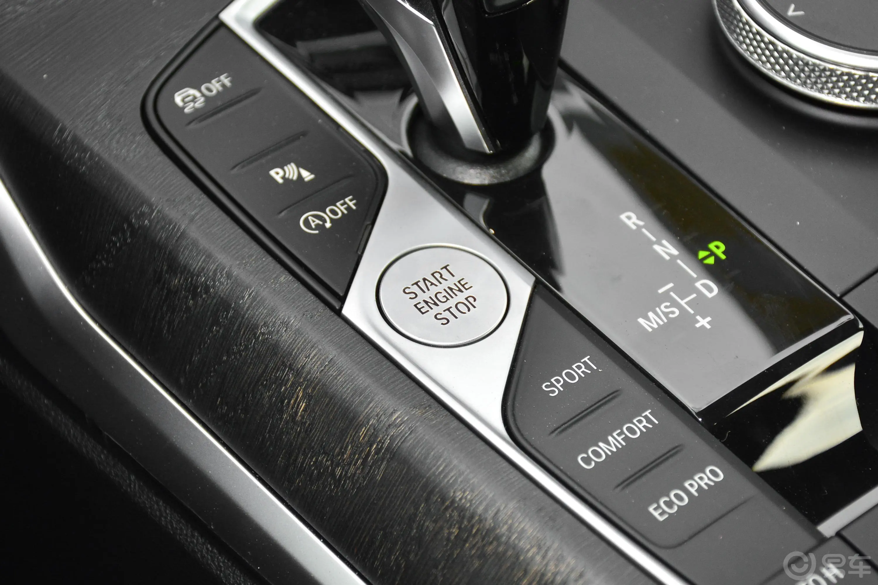 宝马4系四门轿跑车 425i M运动套装钥匙孔或一键启动按键