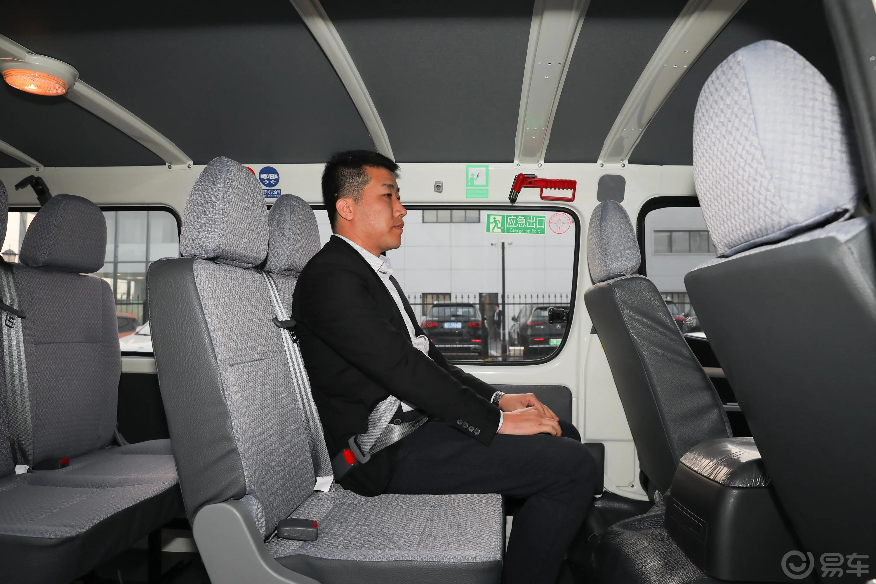 金威捷运 2.2L 手动 客车平顶 10座后排空间体验