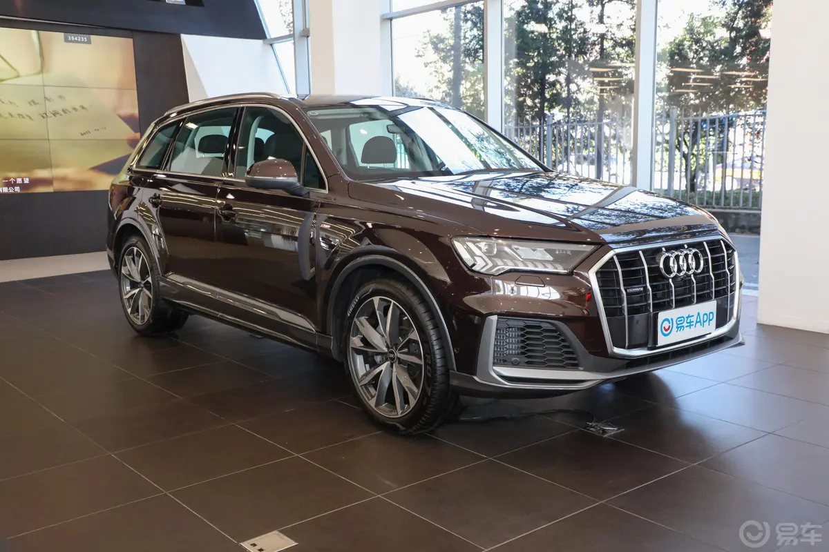 奥迪Q755 TFSI quattro S line运动型外观