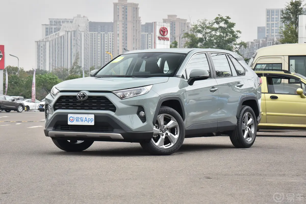 RAV4荣放2.0L CVT 两驱 风尚版侧前45度车头向左水平