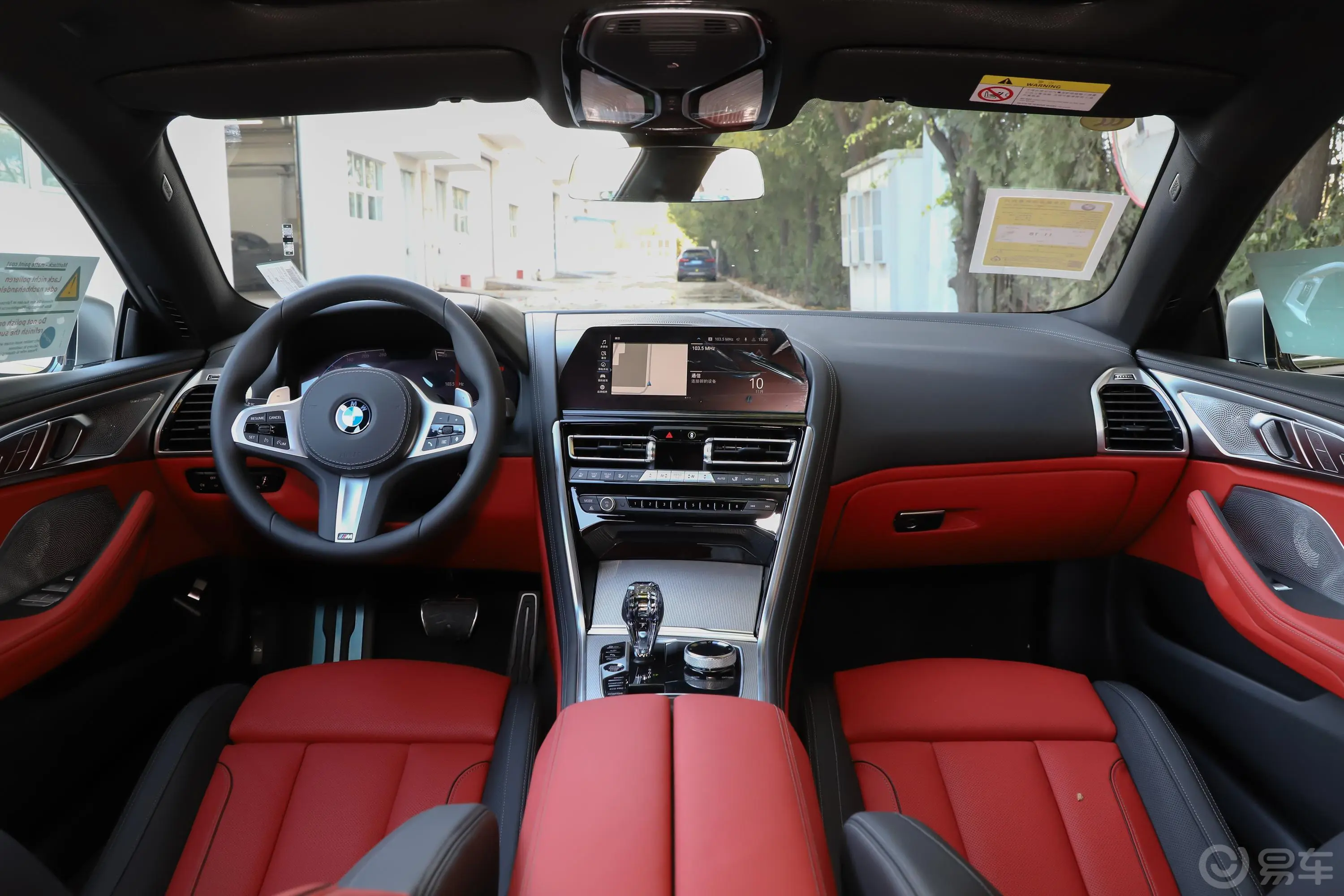 宝马8系改款 四门轿跑车 840i xDrive M运动套装内饰全景副驾驶员方向