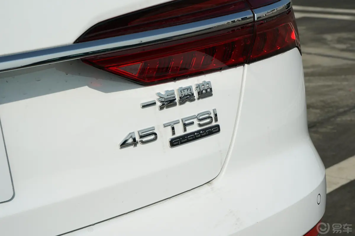 奥迪A6L45 TFSI quattro 臻选动感型外观