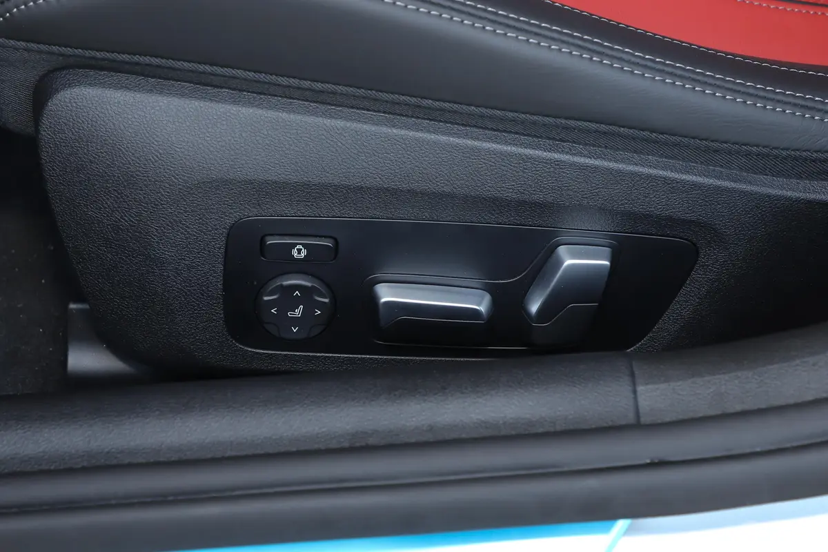 宝马8系改款 四门轿跑车 840i xDrive M运动套装内饰