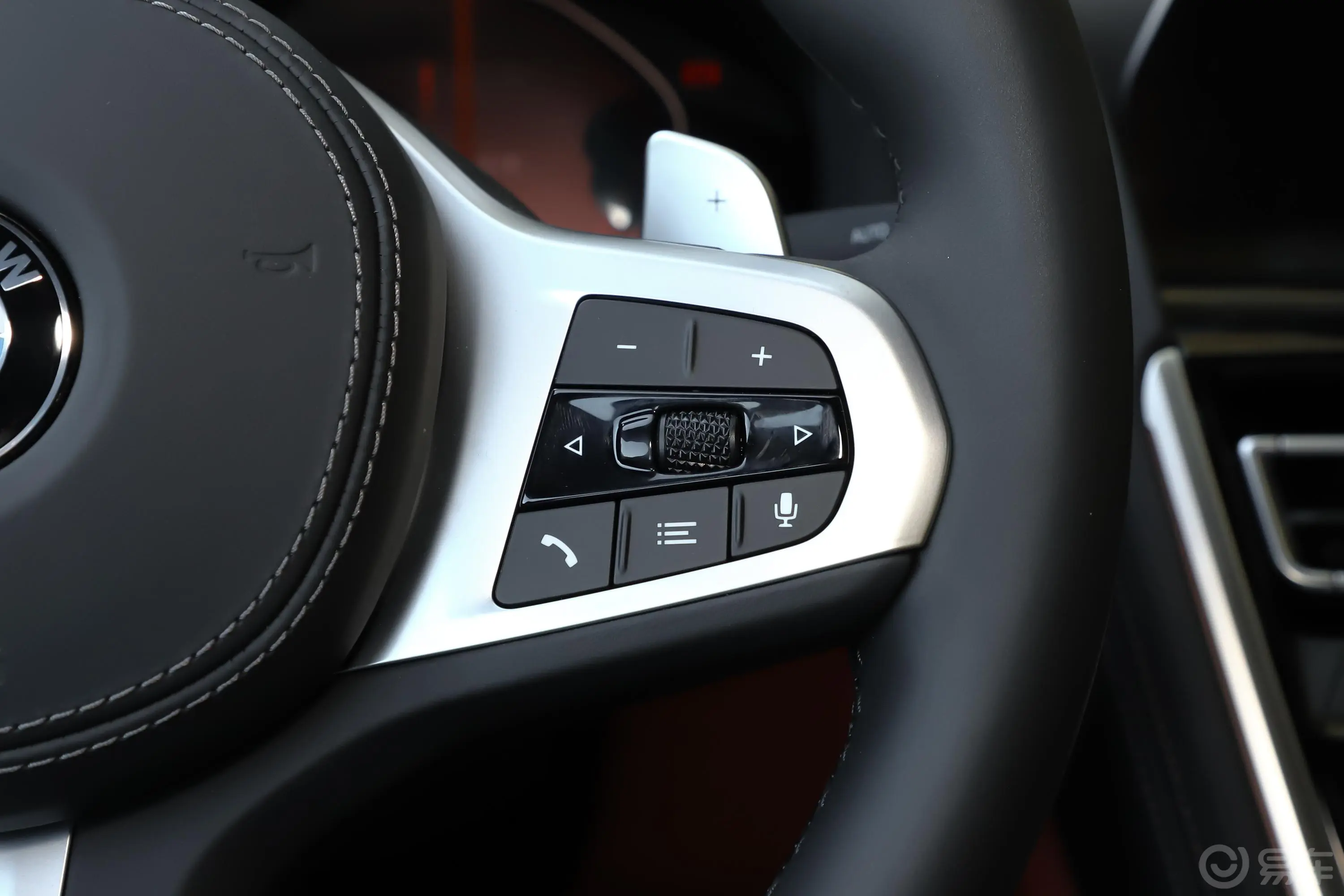 宝马8系改款 四门轿跑车 840i xDrive M运动套装右侧方向盘功能按键