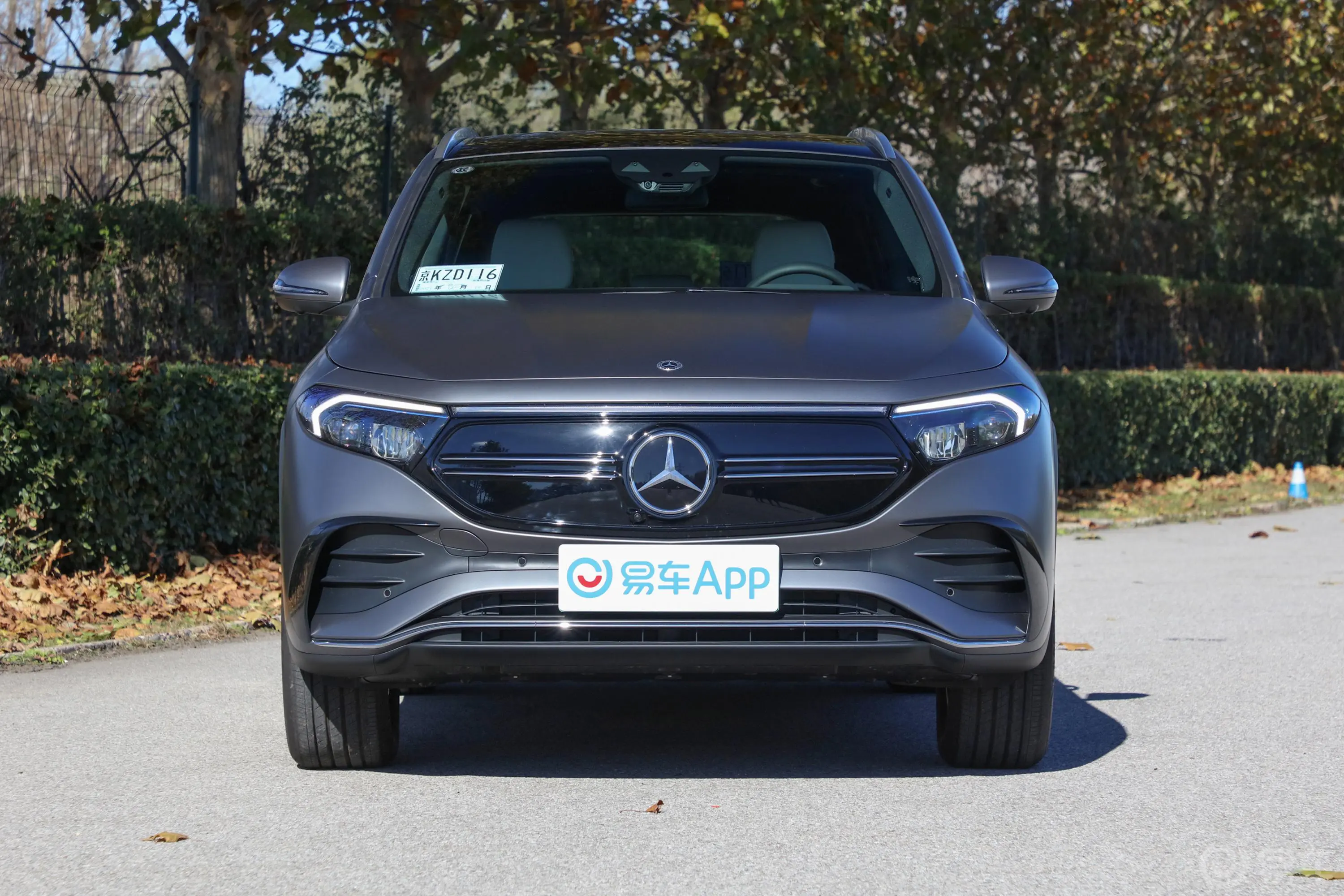 奔驰EQAEQA 300 4MATIC 首发特别版正前水平