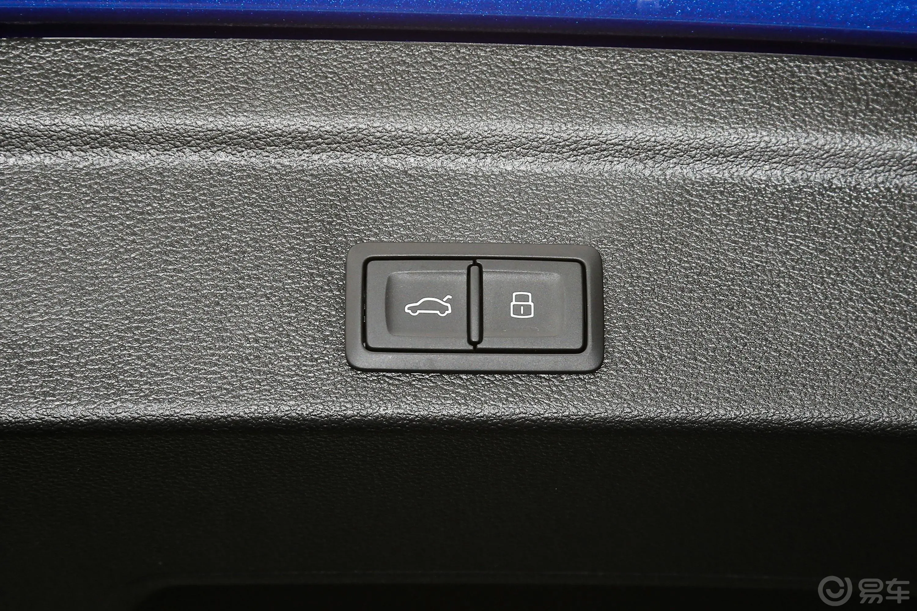 奥迪Q3 Sportback35 TFSI 进取型电动尾门按键（手动扶手）