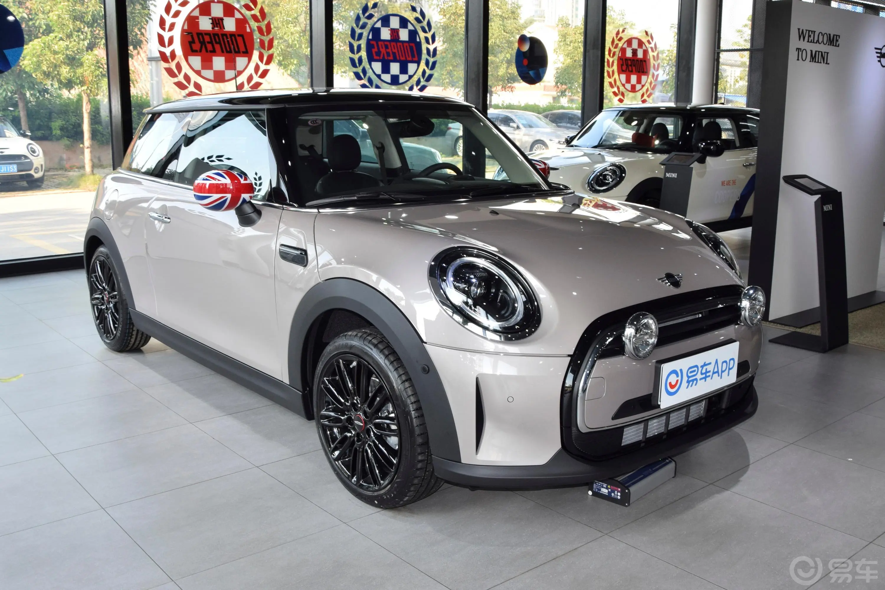 MINI改款 1.5T COOPER 艺术家外观