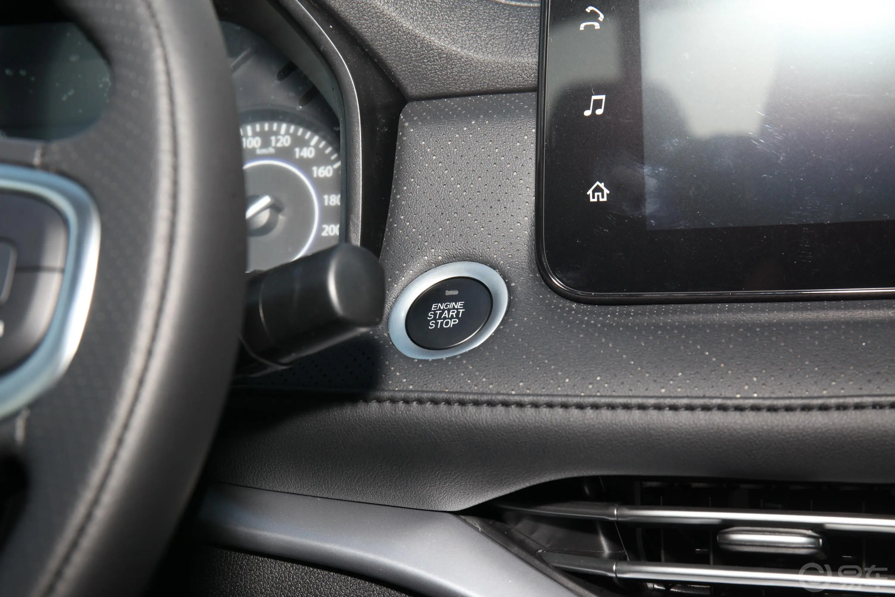 域虎72.0T 手动 两驱 标轴 舒享版 汽油钥匙孔或一键启动按键