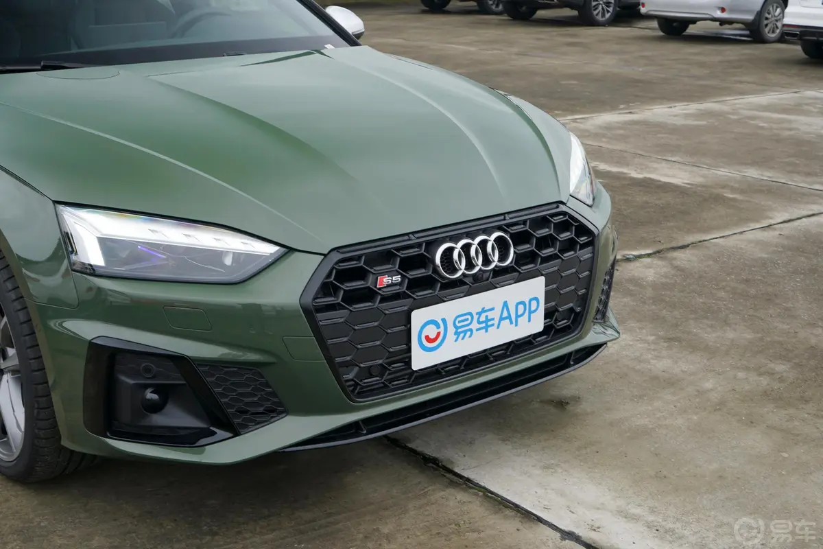 奥迪S53.0T Sportback前格栅侧俯拍