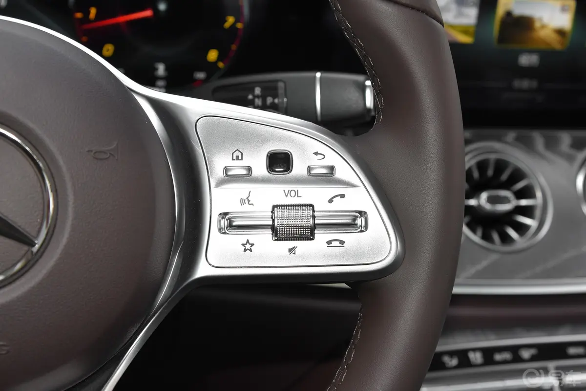 奔驰CLS级改款 CLS 300 豪华型右侧方向盘功能按键