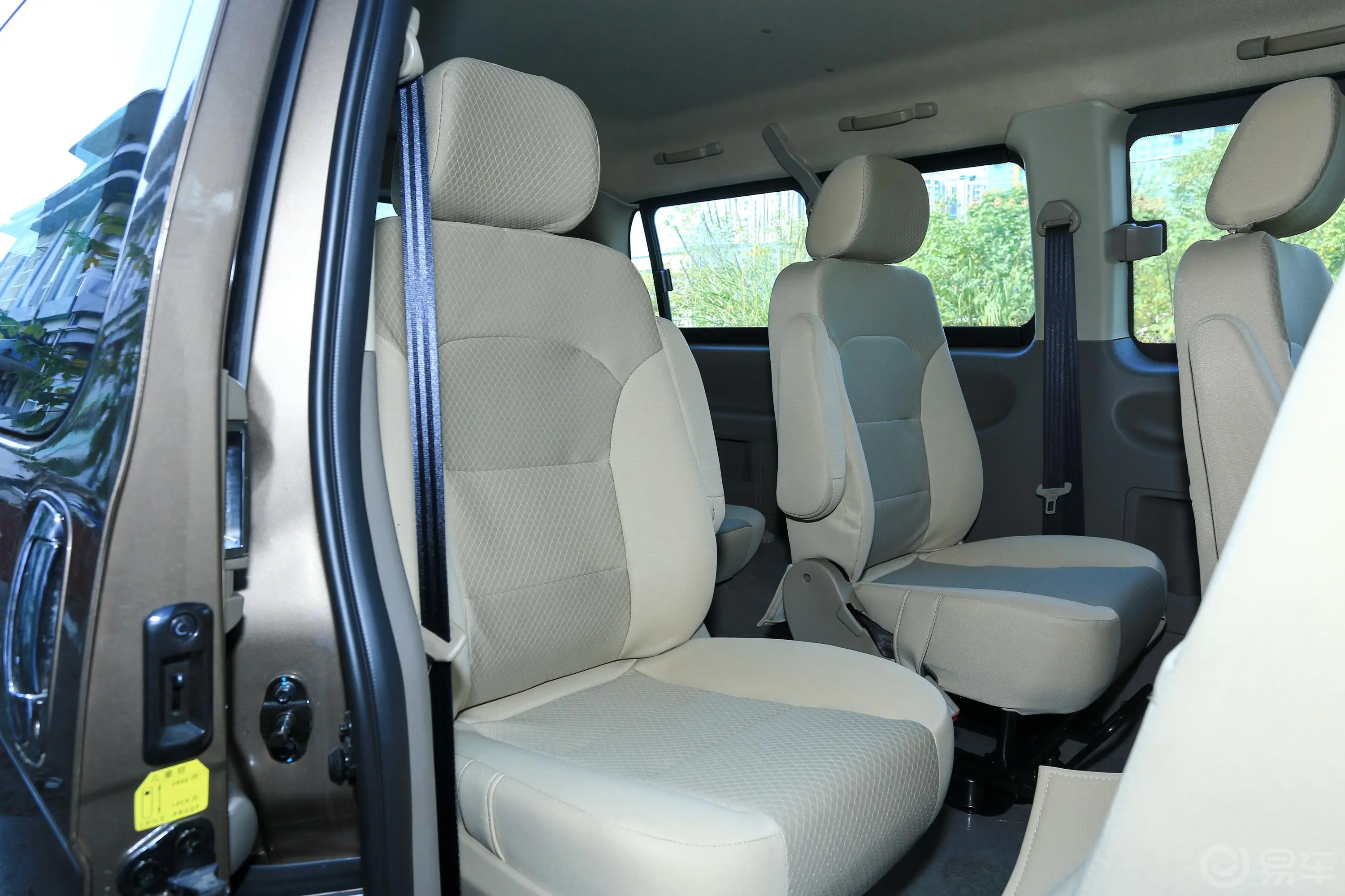 风景G5多用途乘用车 2.0L 手动 尊享版 6-9座 国VI第三排座椅