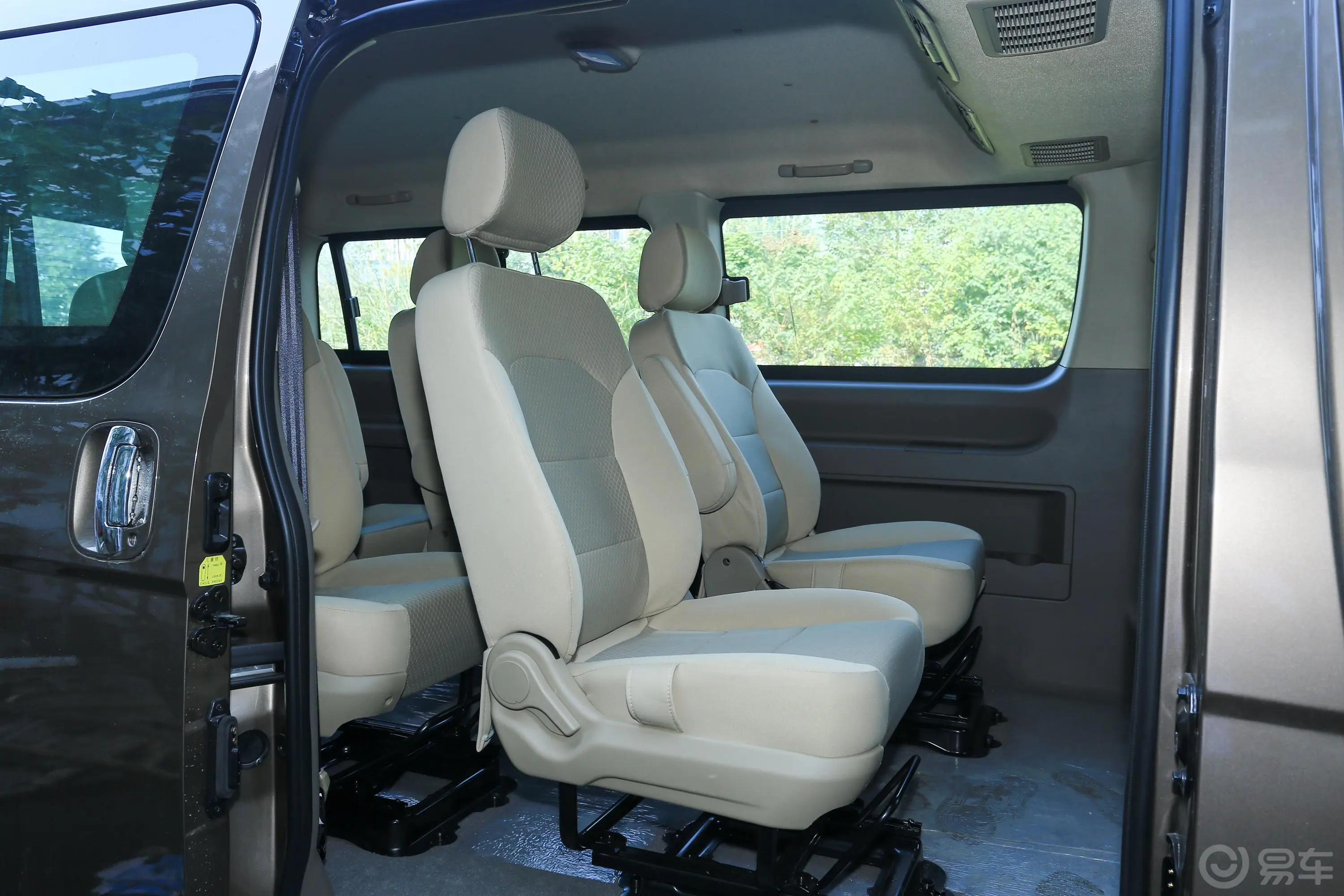 风景G5多用途乘用车 2.0L 手动 尊享版 6-9座 国VI后排座椅