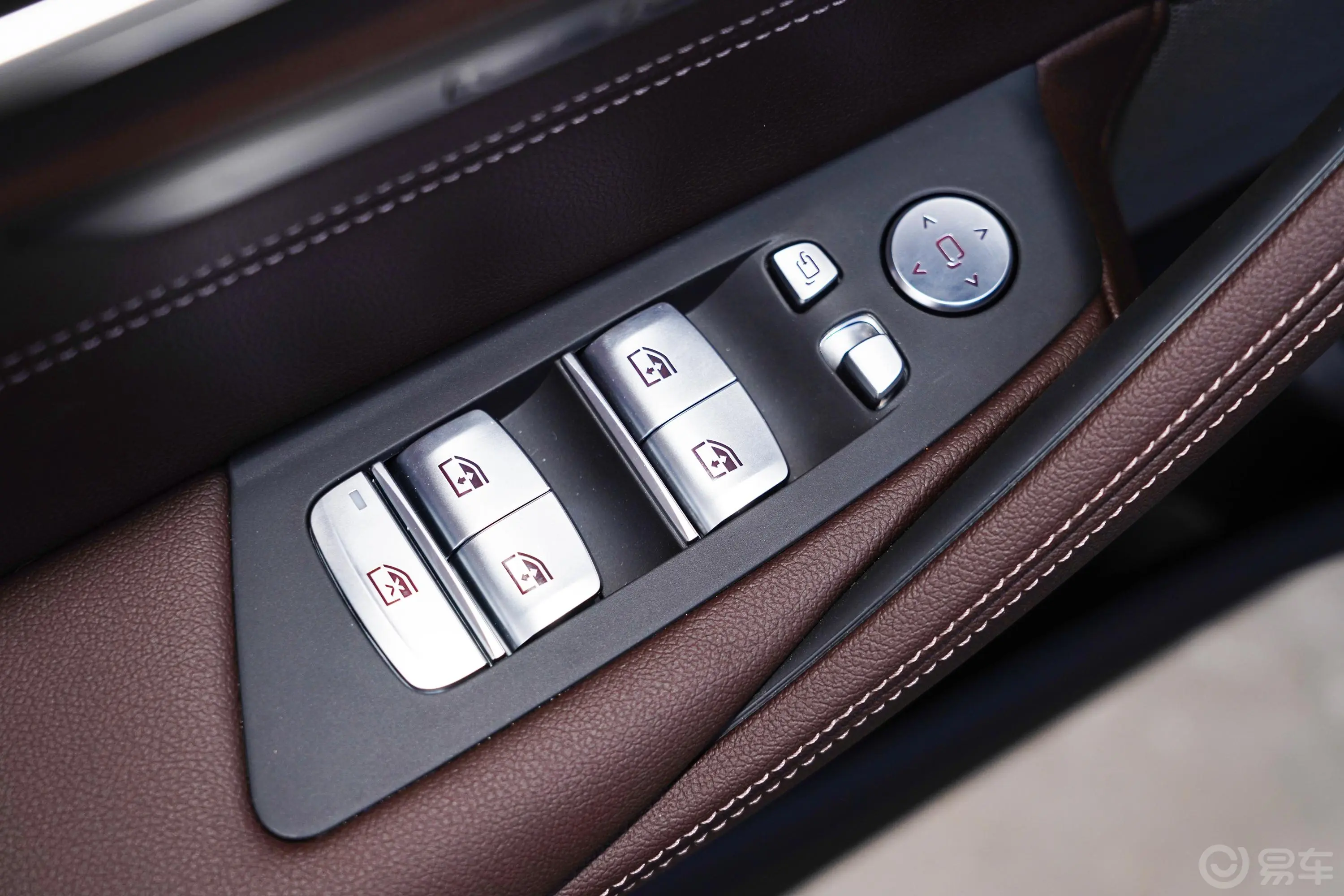 宝马5系改款 530Li xDrive 豪华套装车窗调节整体