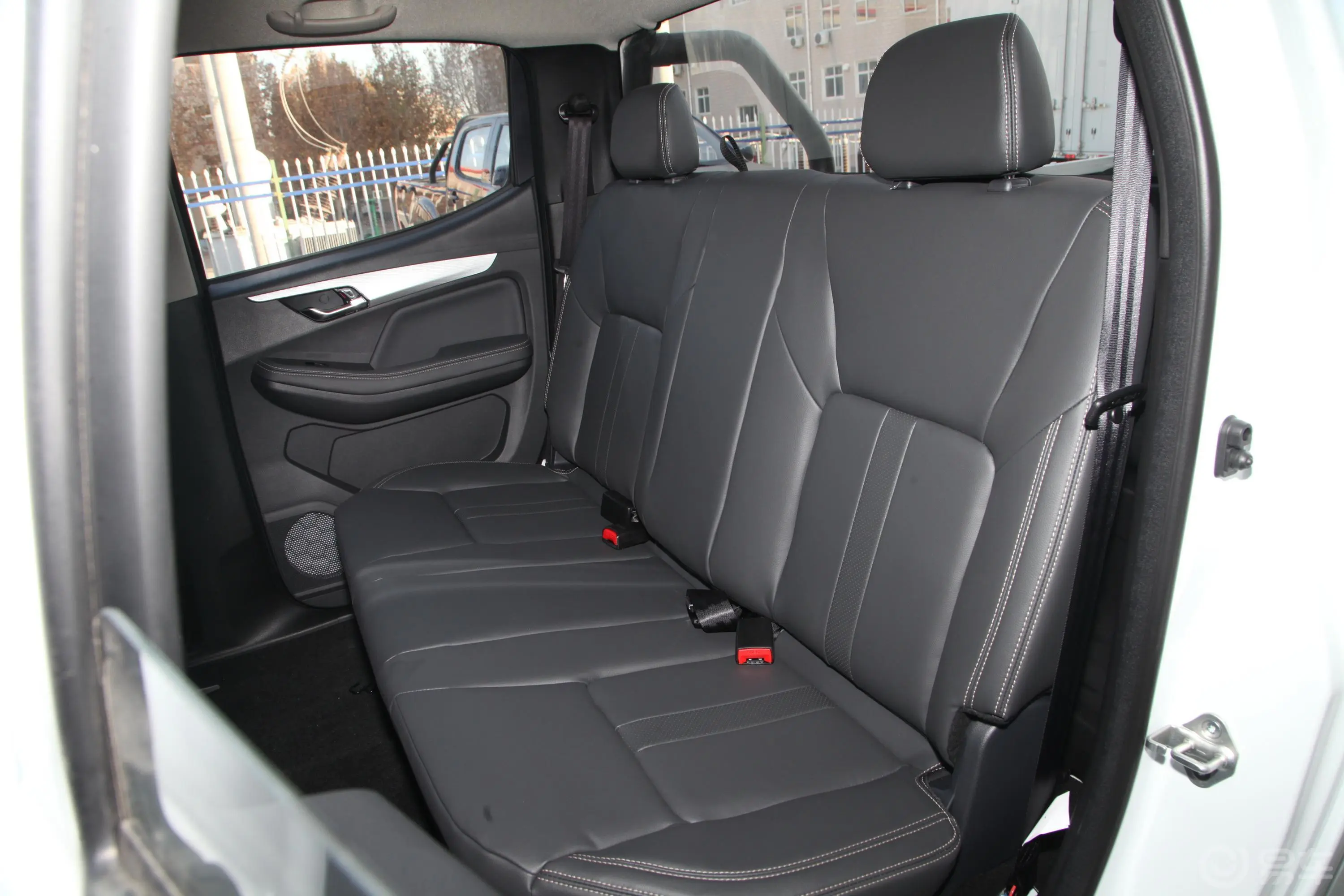 瑞迈2.8T 两驱长轴舒适版 柴油后排座椅