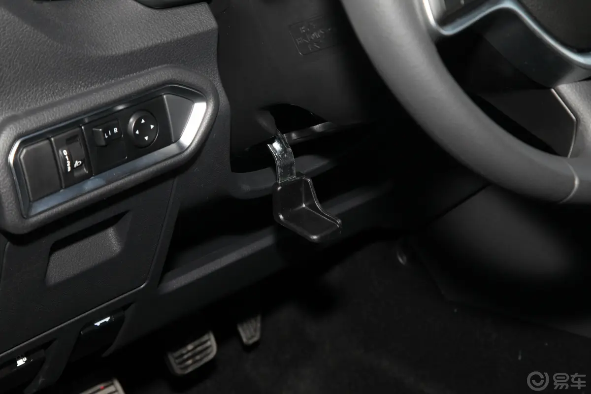 瑞迈2.8T 两驱长轴舒适版 柴油方向盘调节