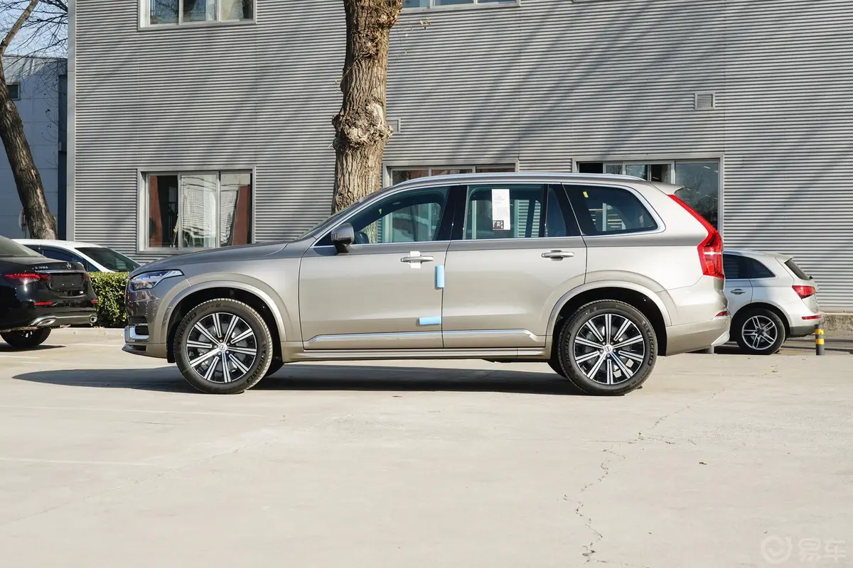 沃尔沃XC90B6 智逸豪华版 7座外观