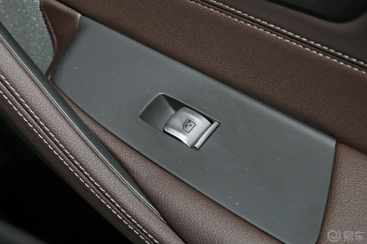 宝马5系 插电混动改款 535Le 先锋版M运动套装内饰