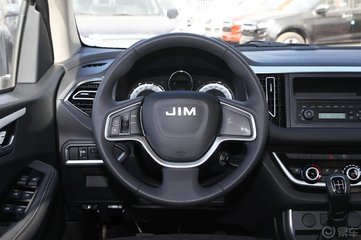 瑞迈2.4T 四驱长轴舒适版 汽油方向盘