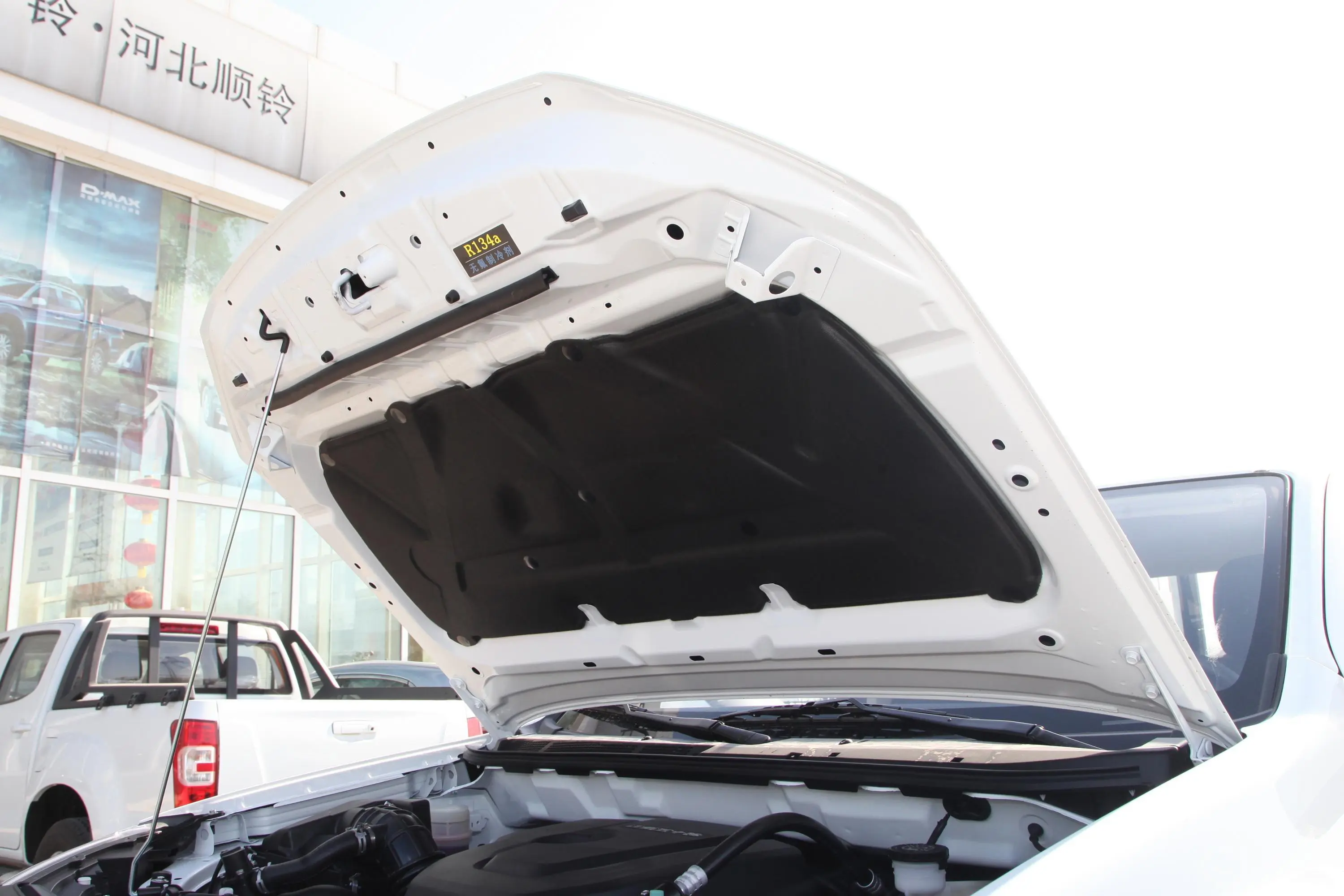 瑞迈2.4T 四驱长轴舒适版 汽油发动机舱盖内侧