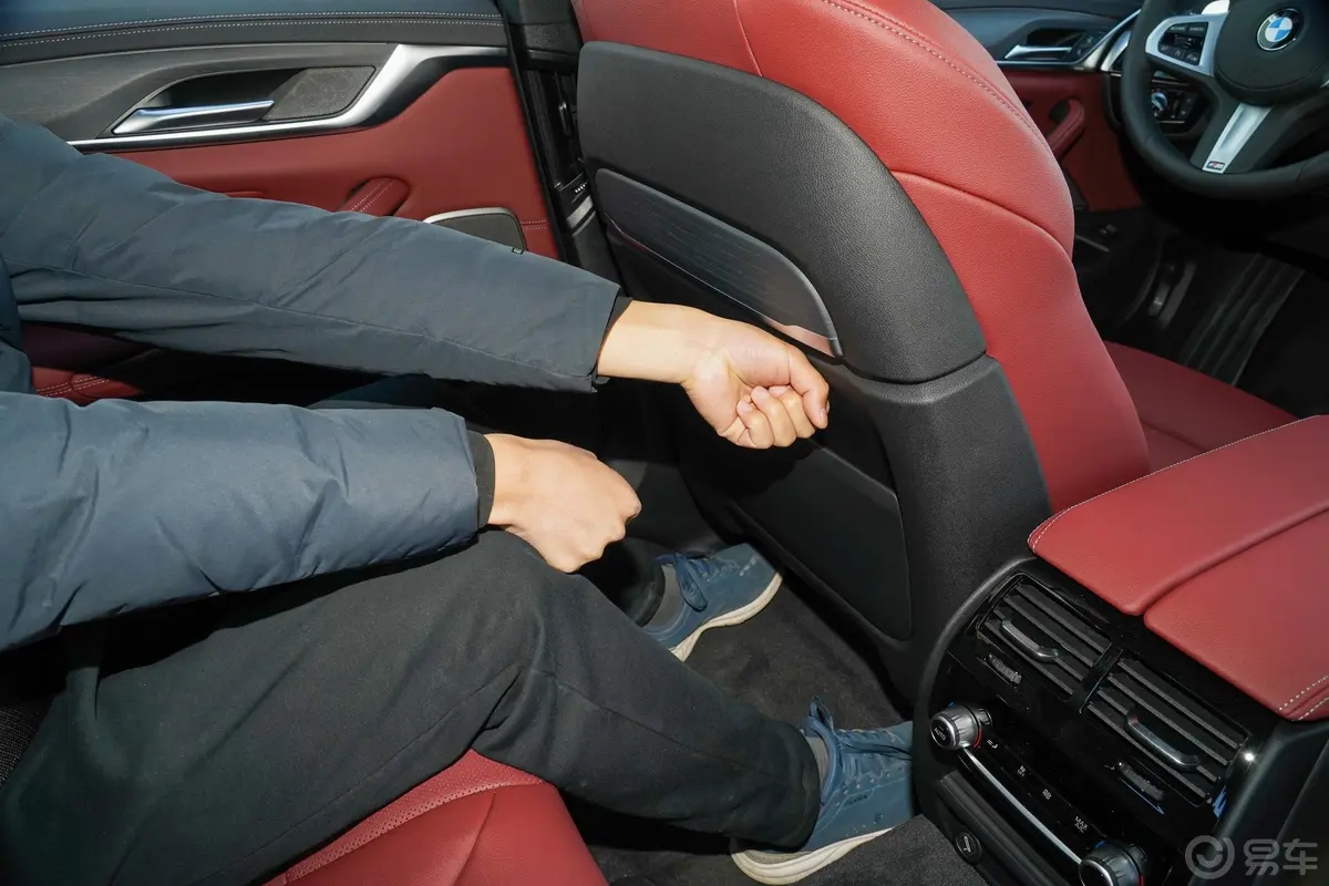 宝马5系改款 530Li 尊享型 M运动套装后排腿部空间