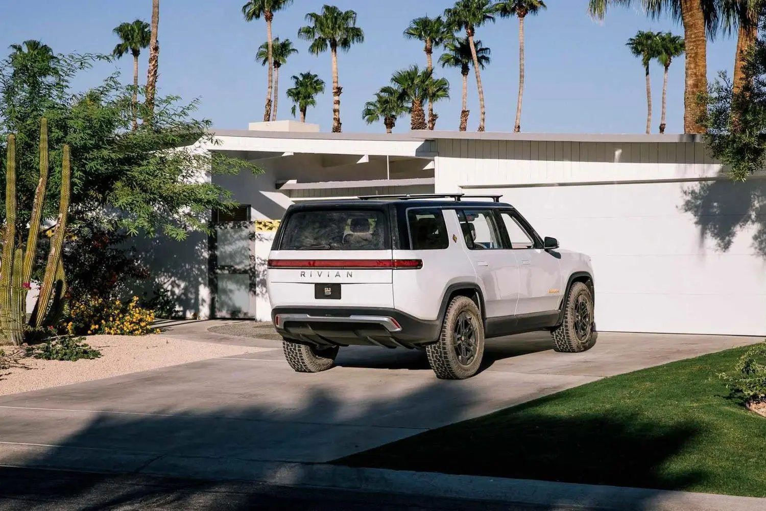  RIVIAN R1S