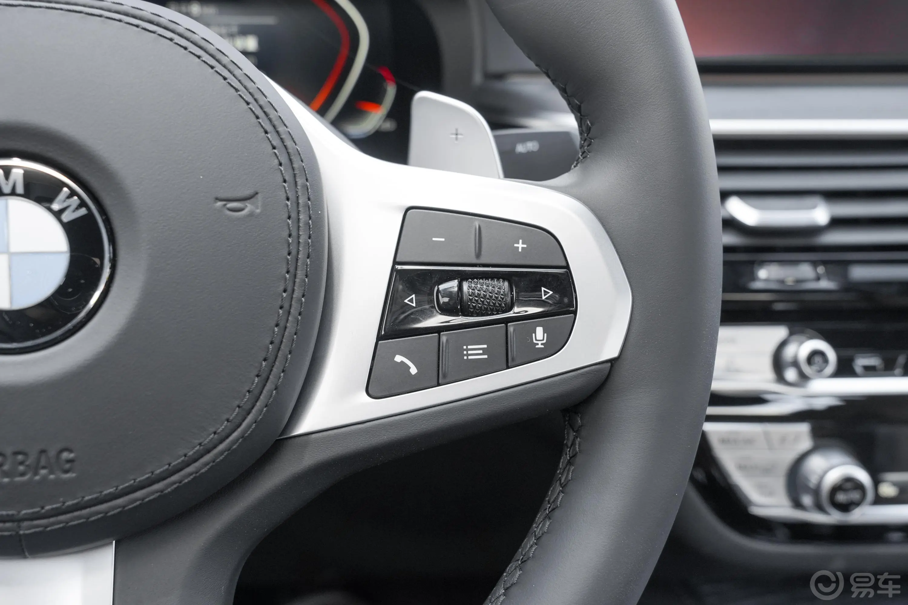 宝马5系改款 530Li 尊享型 M运动套装右侧方向盘功能按键