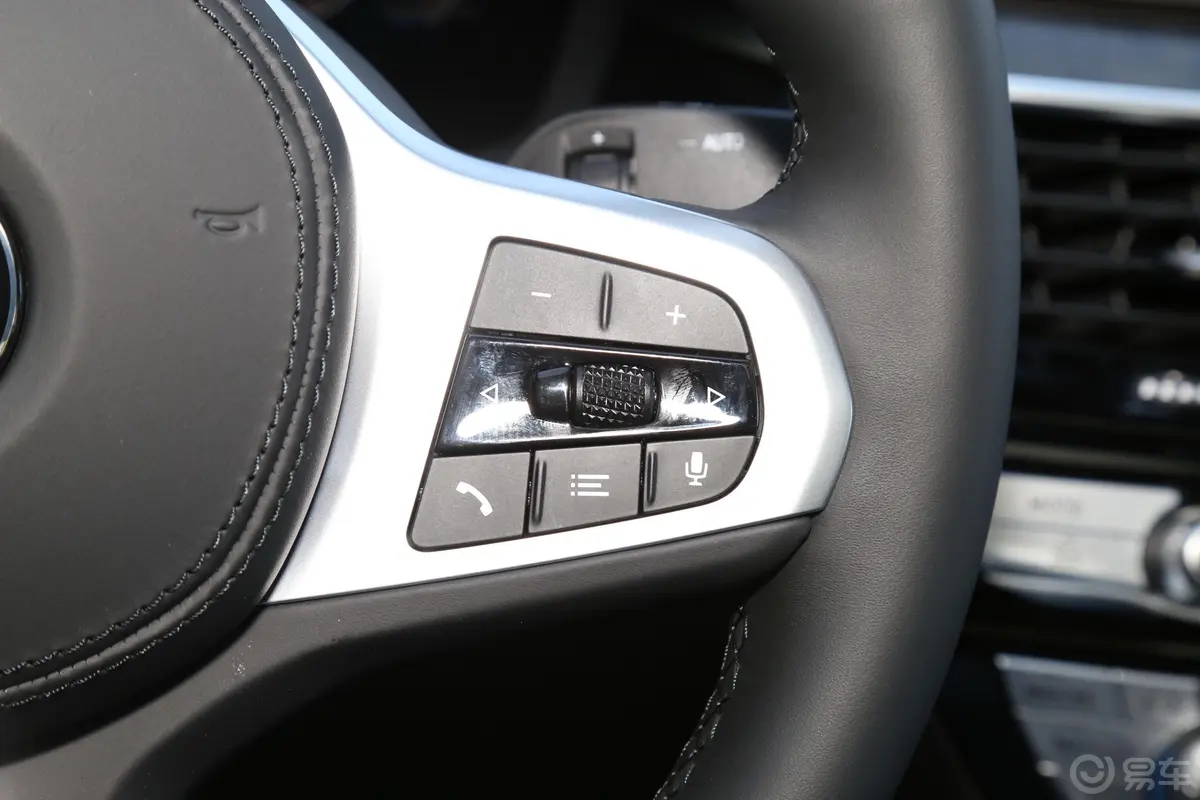 宝马5系改款 525Li M运动套装右侧方向盘功能按键
