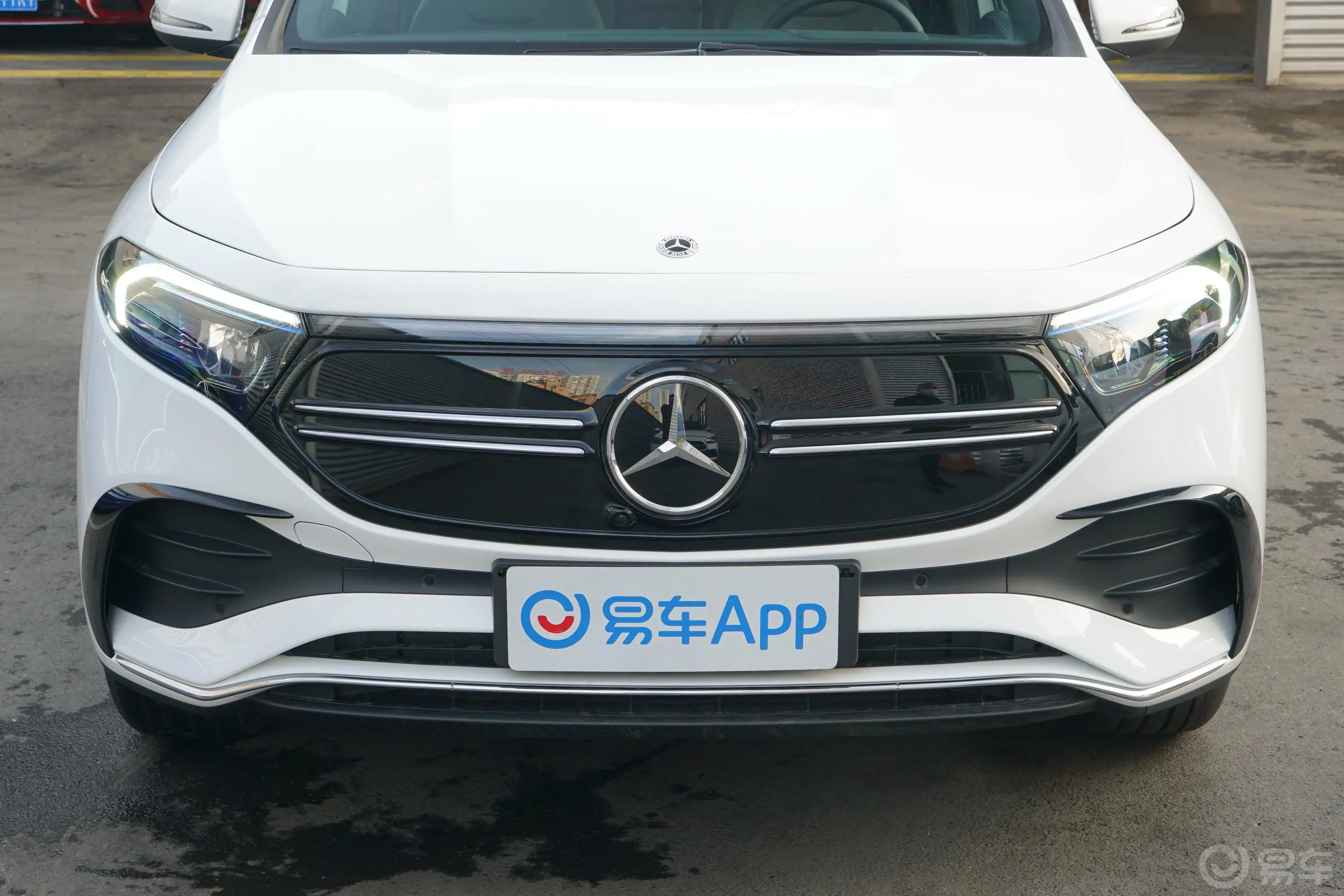 奔驰EQAEQA 300 4MATIC 首发特别版外观