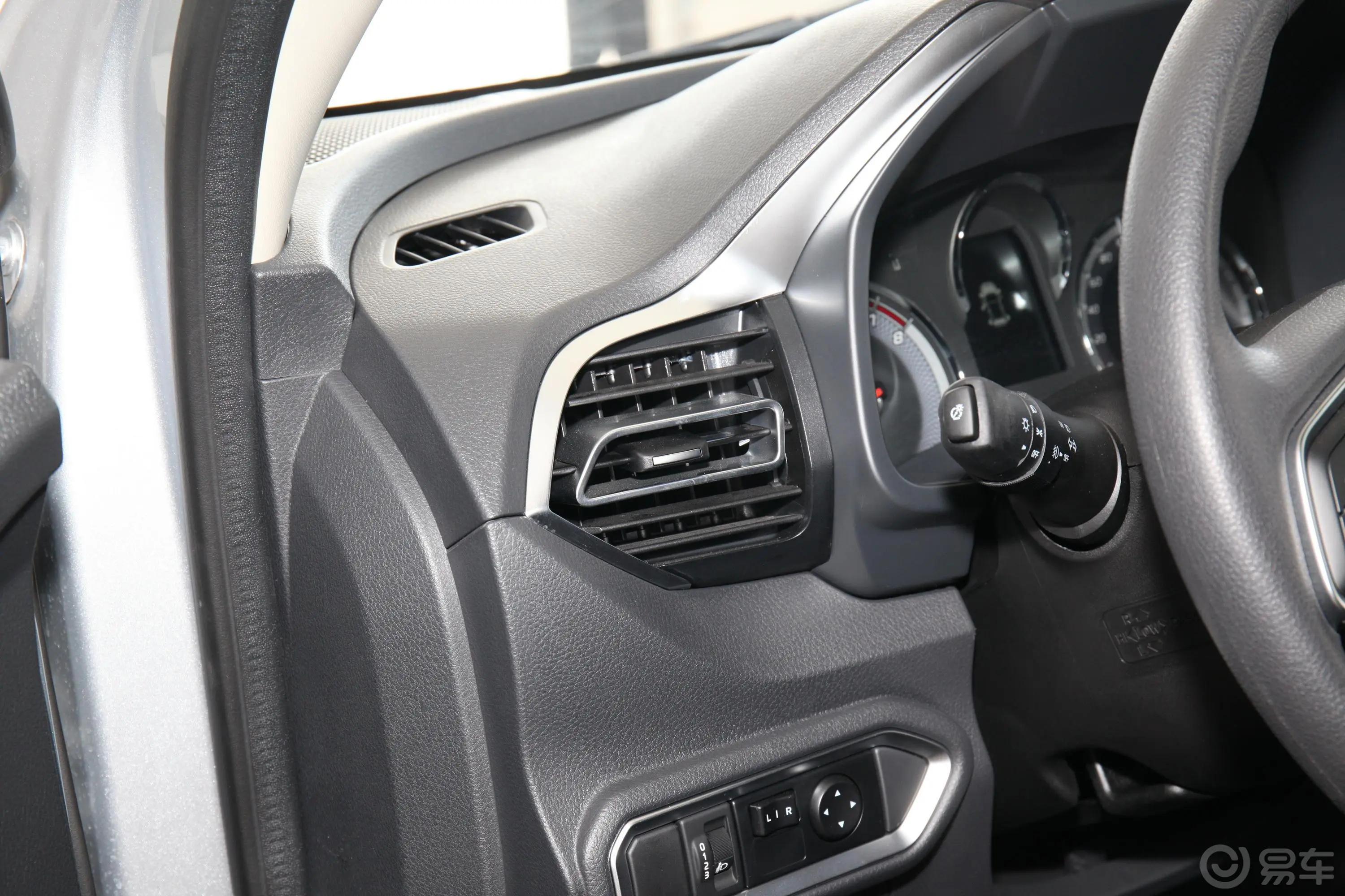 瑞迈2.4T 两驱长轴舒适版 汽油主驾驶位