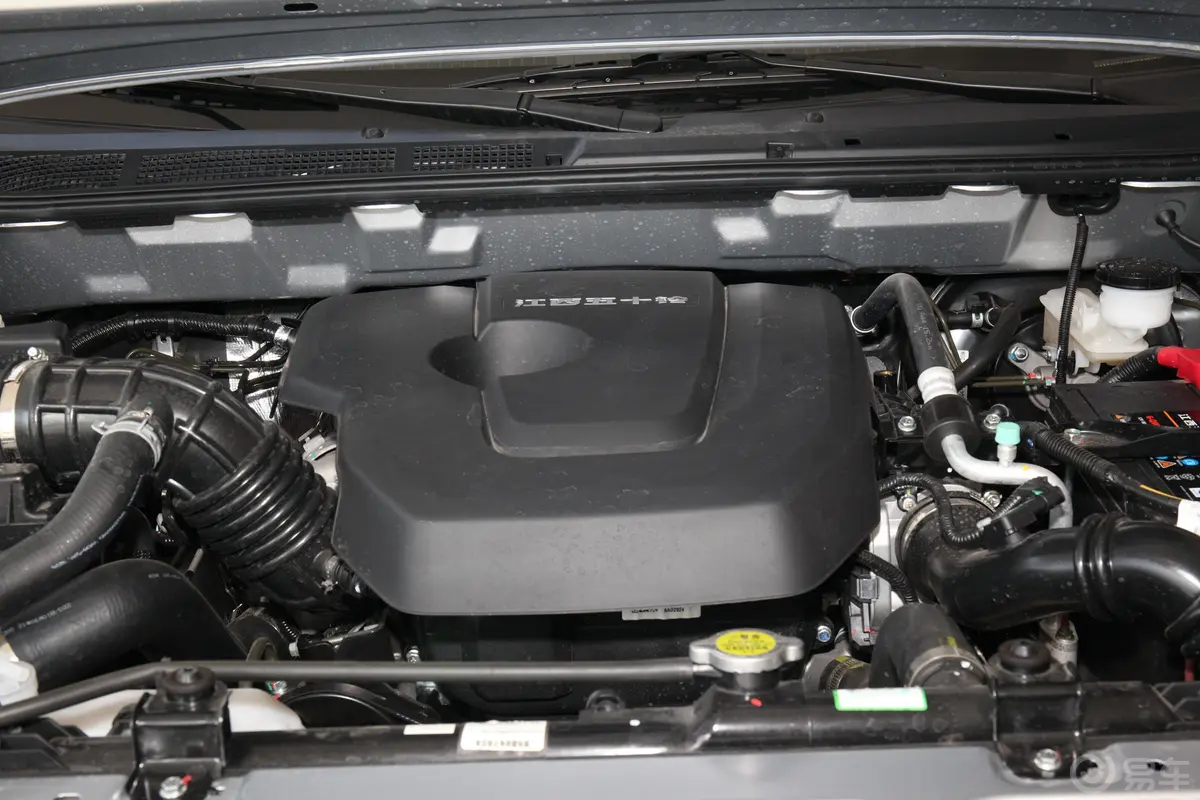瑞迈2.4T 两驱长轴舒适版 汽油发动机特写