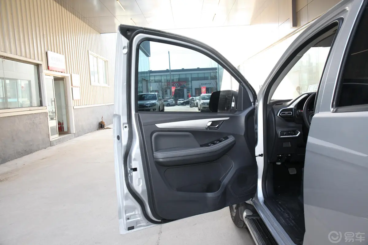 瑞迈2.8T 两驱标轴舒享版 柴油驾驶员侧前车门