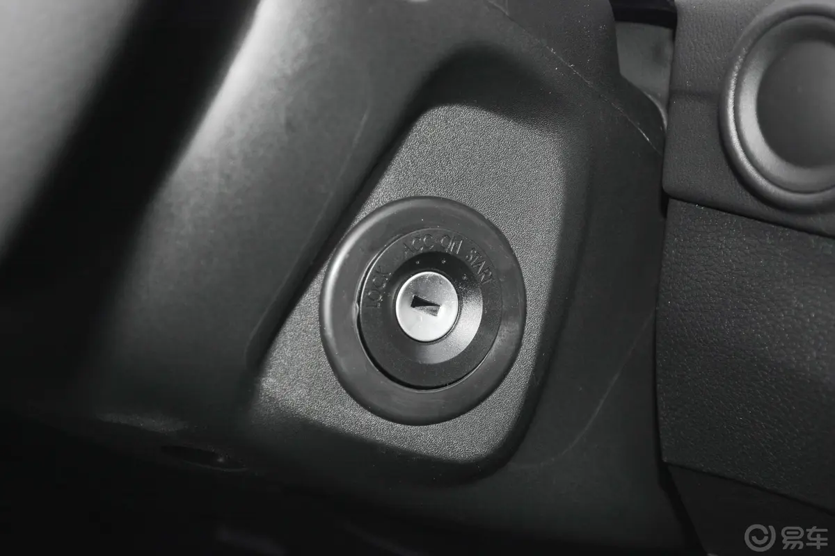 风行S50 EV运营型钥匙孔或一键启动按键