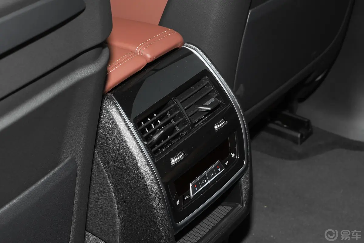 宝马X7改款 xDrive40i 尊享型 豪华套装空间