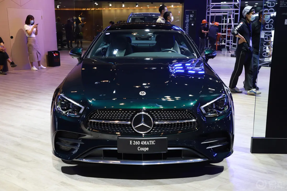 奔驰E级(进口)改款 E 260 4MATIC 轿跑车外观