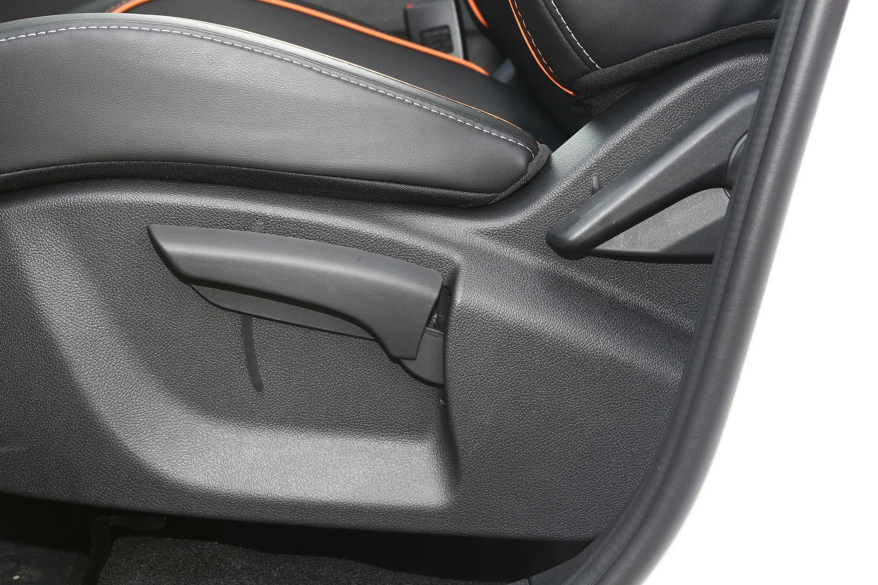长安欧尚X7 PLUS1.5T 手动尊享型 5座主驾座椅调节