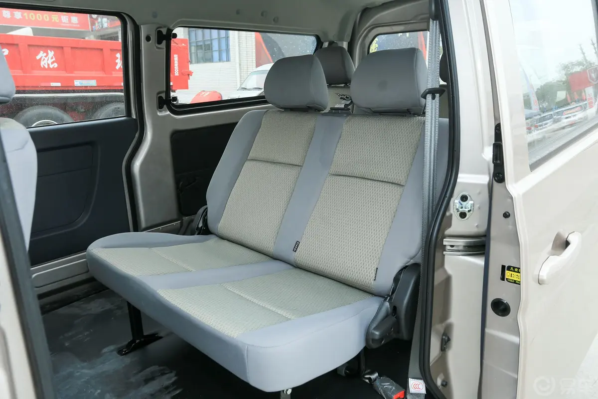 鑫源小海狮X301.5L 手动 舒适型中央空调版 7座 CNG后排座椅
